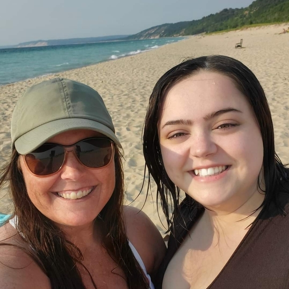 Meet your Posher, Heather - Picture 4 of 4